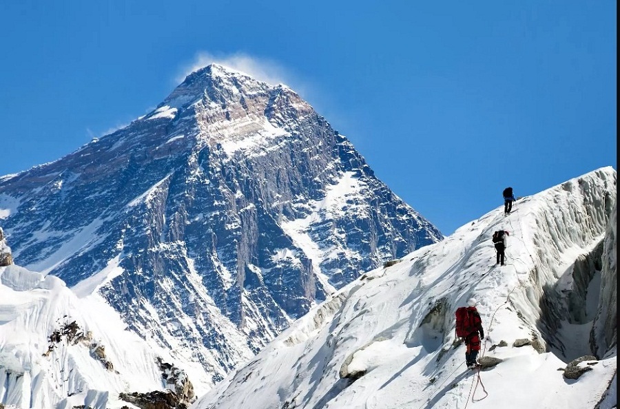 धौलागिरि हिमाल आरोहण : पदमार्ग सुनसान, आधार शिविरमा चहलपहल